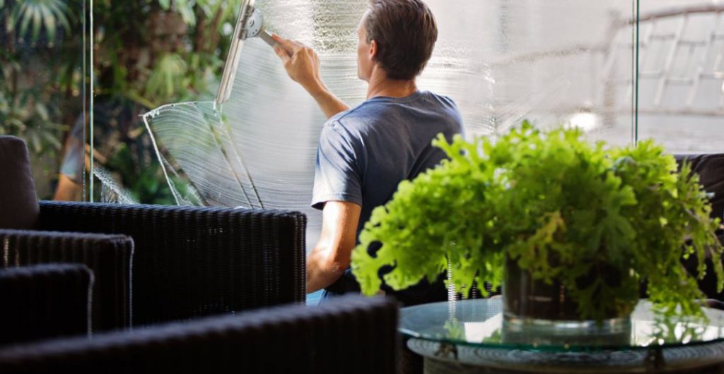 schoonmaakbedrijf-1-1024x530 Glazenwasser - Schoonmaakbedrijf